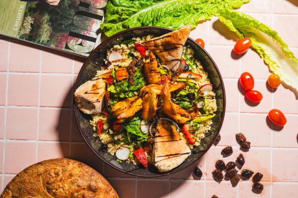 Sałatka z krewetkami w chrupiącym cieście